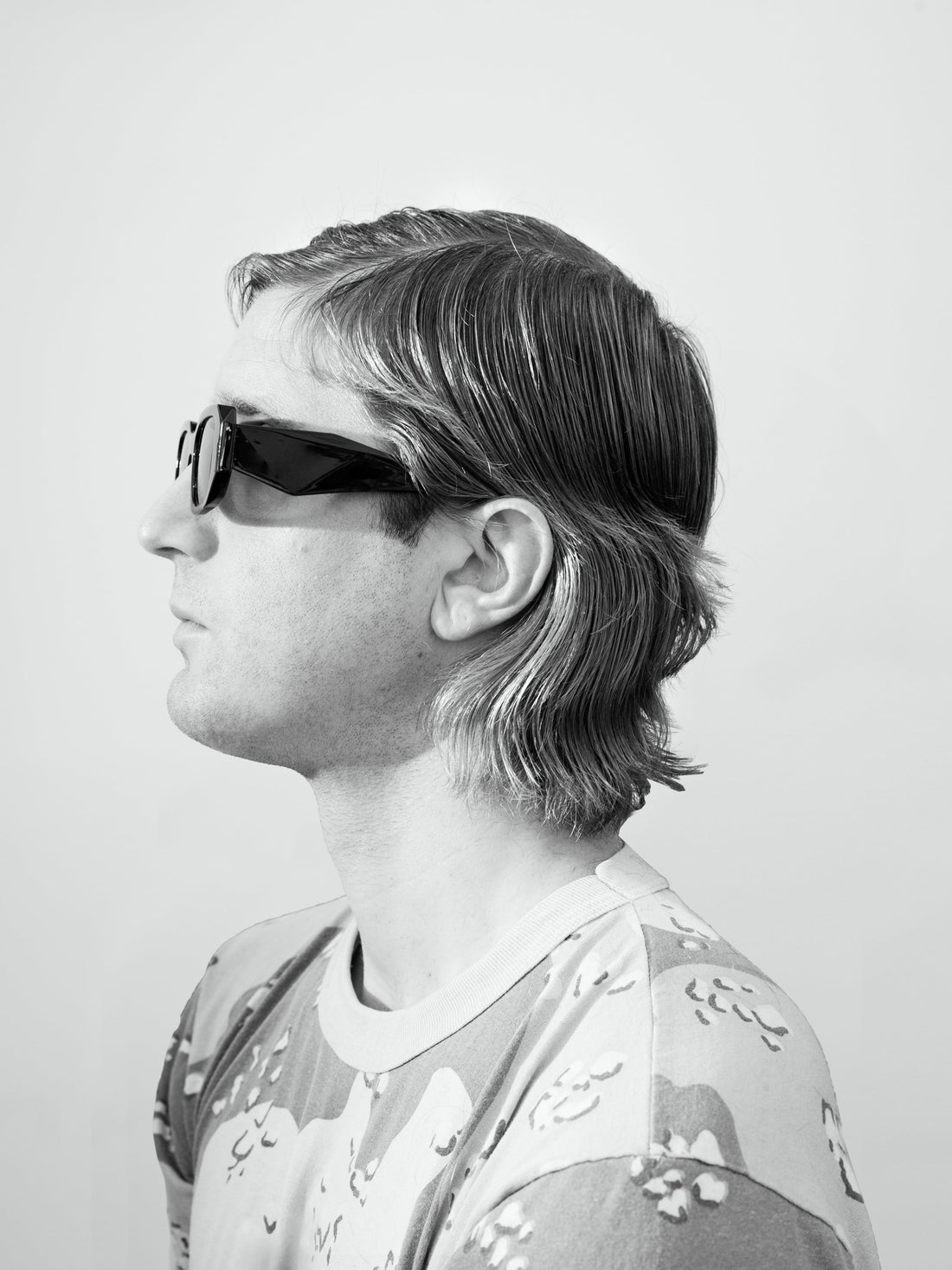 Side profile of a men’s scissor haircut with medium-length layers and a clean, natural shape.